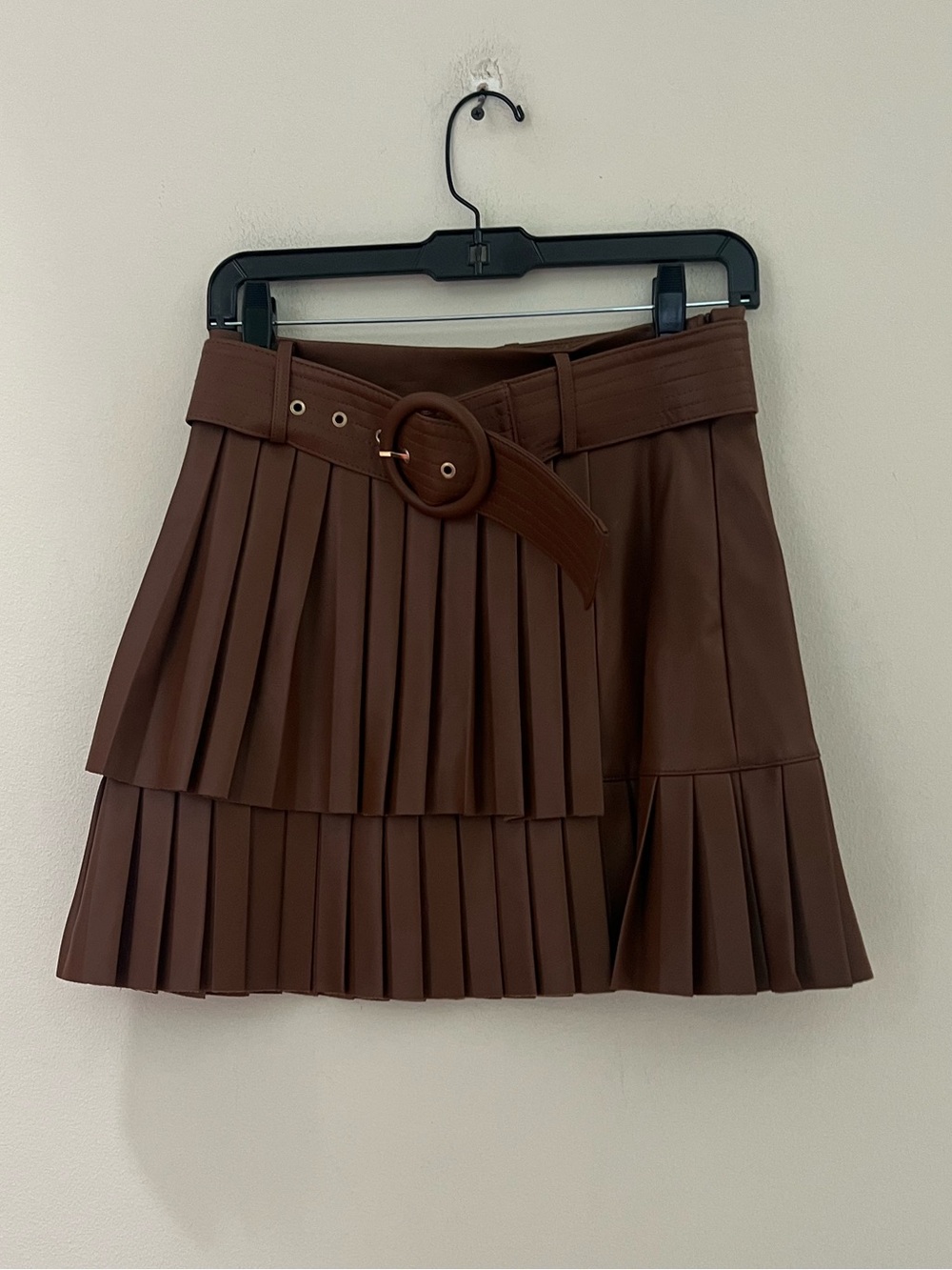 Zara Brown Pleated Faux-Leather Mini Skirt with Round Belt - Picture 6 of 13